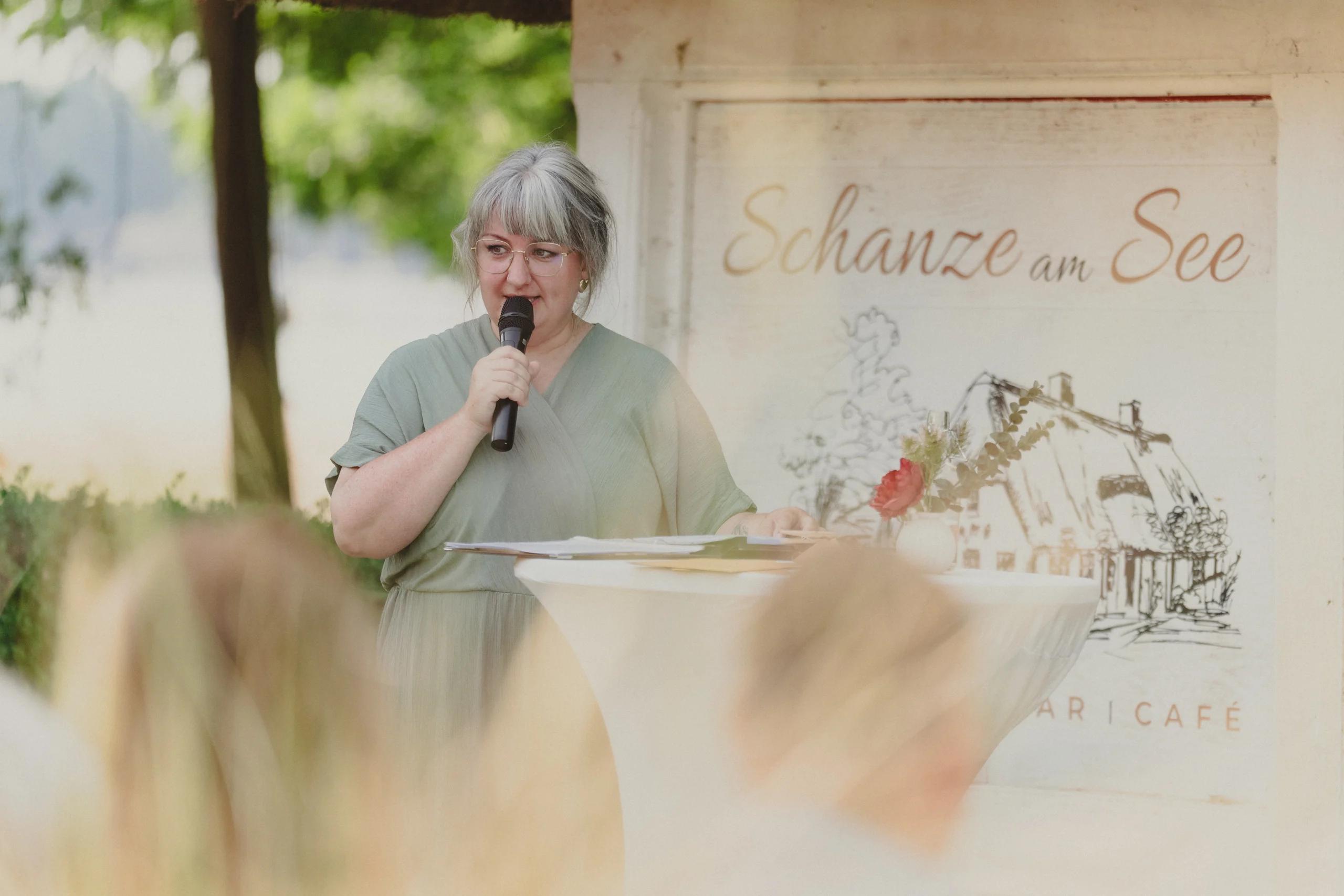 Tamara und Tobias bei ihrer Hochzeit am Einfelder See
