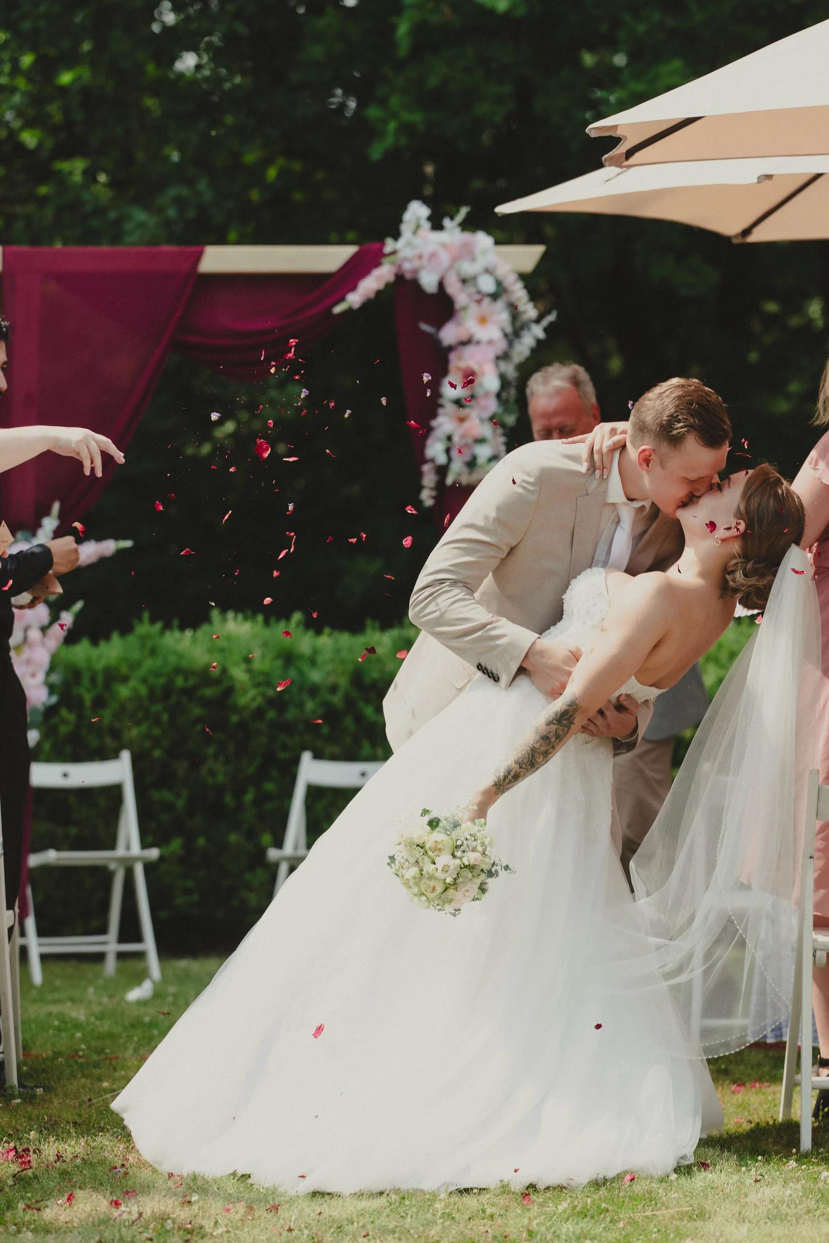 Natural portrait or wedding detail by Denny Schulz